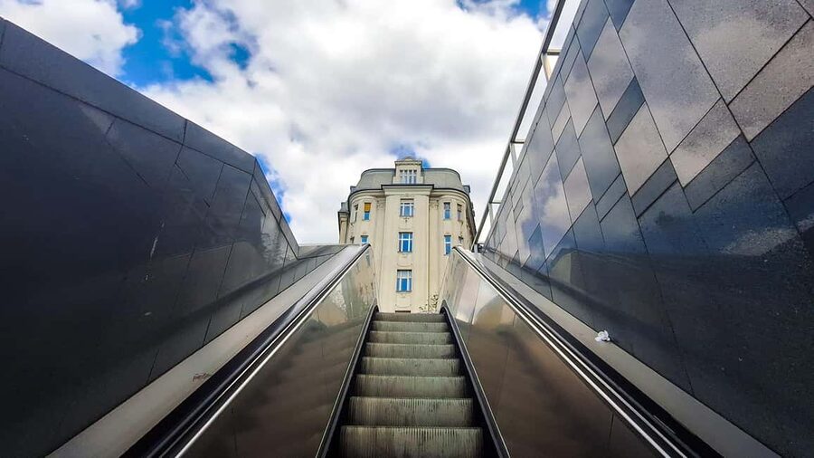 Street photography with your smartphone, tour of Budapest - Bikás park, the non-touristy angle break you will appreciate