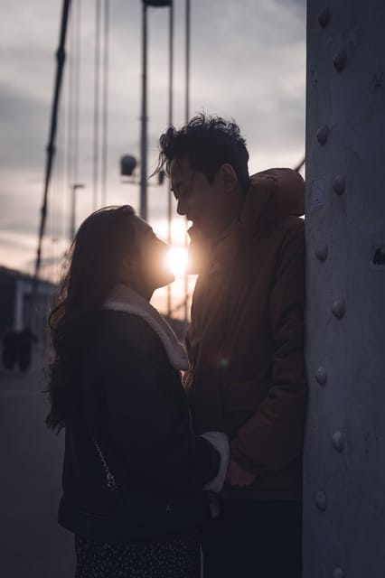 Street photos through the most beautiful streets of Budapest - Liberty Bridge framing: how to get photos that feel less typical