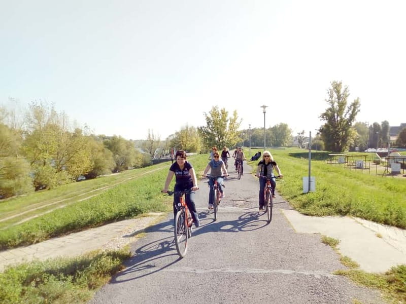 Szentendre: self-guided bicycle tour from Budapest - From Madach Square to the Danube Bicycle Trail: your day starts easy