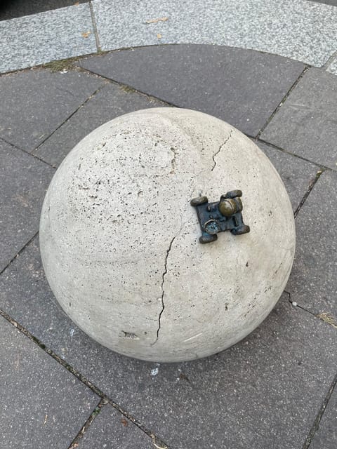 Tiny Sculptures, Big Stories: Kolodko mini statue tour - Spotting the statues: the interactive method that makes the stories stick