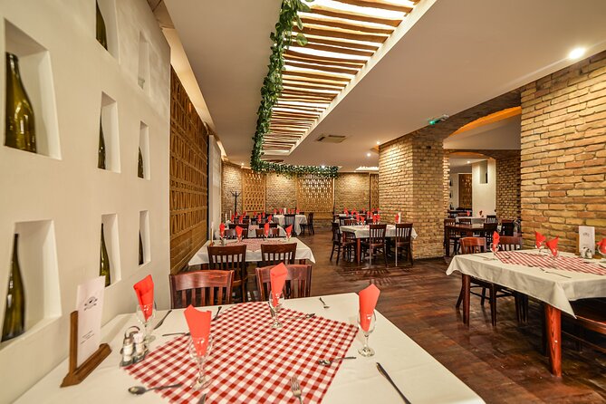 Traditional Hungarian Dinner with Live Gypsy Music - How the Gypsy music works during dinner