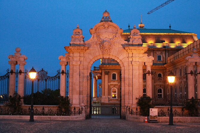 True Crime Walking Tour in the Buda Castle district - Stop 3: Prince Eugene of Savoy’s equestrian statue for quick context