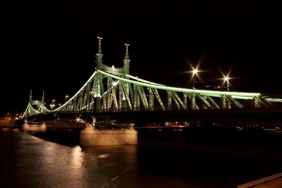 Unlimited Mulled Wine Cruise - The Danube route: what you see at each stop