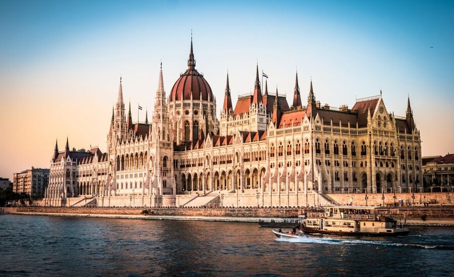 Vienna: Budapest Day Trip - Meeting your guide and getting oriented in Budapest