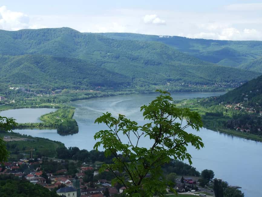 Visegrád Hike & Castle Tour with Ferry from Budapest - Panoramic train from Nyugati to the Danube Bend
