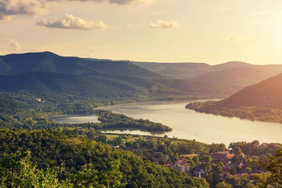 Visegrád Hike & Castle Tour with Ferry from Budapest - Who this tour fits best, and who should pass